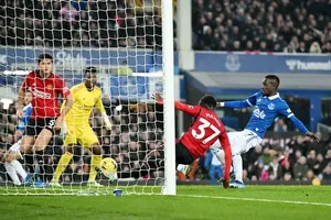 Ngôi sao MU Kobbie Mainoo là trung tâm trong cuộc chiến tranh giành của tuyển Anh