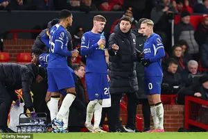 Pochettino đổ lỗi cho thất bại của Chelsea trước MU vì phải chơi với... 10 người