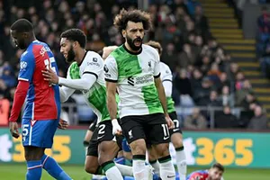 Mohamed Salah làm nên lịch sử và chiếc thẻ đỏ oan nghiệt