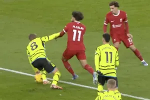 PGMOL giải thích vì sao Liverpool không được hưởng 11m trước Arsenal
