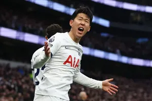 Tottenham chen chân vào Top 4 Premier League