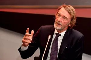 CĐV MU ra tuyên bố về việc Sir Jim Ratcliffe chính thức tiếp quản ‘quỷ đỏ’