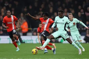 Chelsea thắng nghẹt thở trước Luton Town