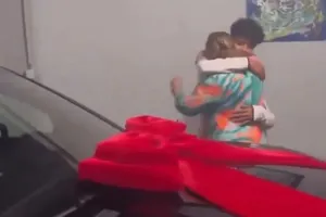 Ronaldo khiến mẹ rơi nước mắt