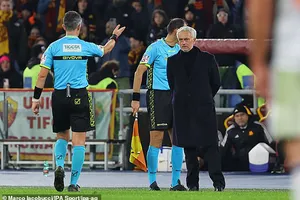 Mourinho bị đuổi khỏi sân