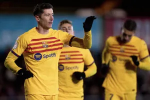 Barca chật vật thắng CLB hạng tư