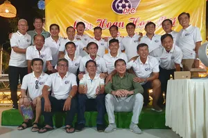 Nén nhang, điếu thuốc trong ngày họp mặt “nghĩa tình đồng đội”