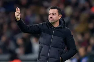Xavi dọa thu dọn hành lý và rời Barcelona