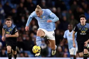 Brentford - Man City: Áp sát ngôi đầu