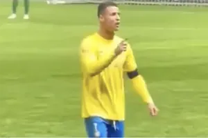 Ronaldo: ‘Tôi ở đây, Messi thì không’