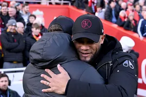 Kompany đổ lỗi cho Klopp vì bị cấm chỉ đạo trong trận đấu với Arsenal