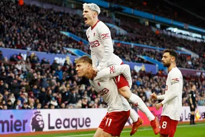 MU giành 3 điểm nghẹt thở, Arsenal 'hủy diệt' West Ham