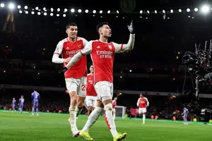 Burnley – Arsenal: “Pháo thủ” cạnh tranh chức vô địch