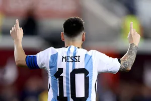 Argentina bể kèo giao hữu tại Trung Quốc, vé xem Messi cao ngất ngưởng