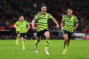 Arsenal ‘hủy diệt’ đội cuối bảng Premier League