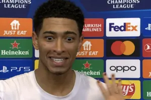 Bellingham tròn mắt kinh ngạc trước câu hỏi kỳ quái của nữ phóng viên