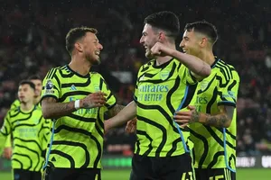 Arsenal – Brentford: “Pháo thủ” lên ngôi đầu Premier League