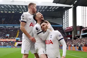 Tottenham áp sát Top 4 Premier League