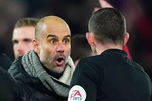 Thống kê cho thấy trọng tài thiên vị Liverpool trước Man City, Pep Guardiola cảnh báo