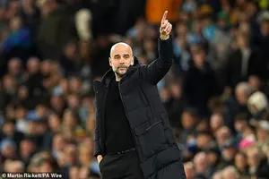 Pep Guardiola ca ngợi Man City đặc biệt, Son Heung-min bực bội với Tottenham
