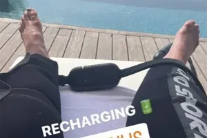 Fan sốc và bàng hoàng khi Ronaldo ‘khoe chân’