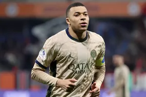 Barcelona cảnh báo Real Madrid về Mbappe