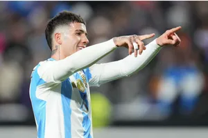 Argentina thắng đậm dù vắng Messi