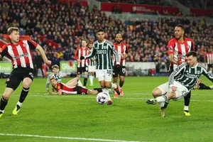 MU bị chia điểm phút bù giờ