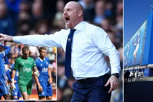 Quyết định trừ điểm lạ lùng của Premier League