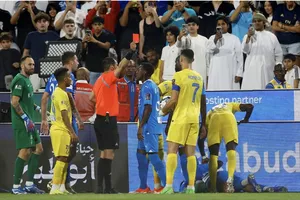 Ronaldo bị thẻ đỏ, dọa đánh trọng tài, Al Nassr bị loại khỏi Siêu Cup