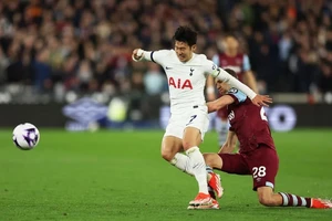 Newcastle - Tottenham: 'Gà trống cất tiếng gáy'