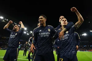 Man City, Arsenal cay đắng rời Champions League