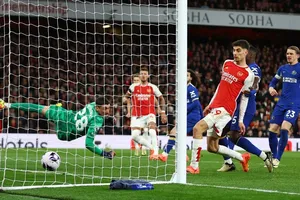 Chelsea gặp ác mộng trước Arsenal
