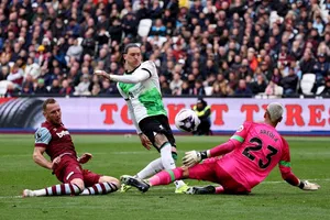 Salah tranh cãi với Klopp, Liverpool hết hi vọng vô địch Premier League