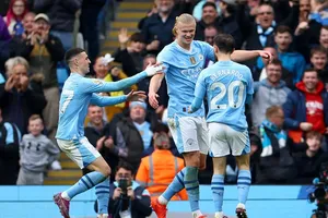 Haaland lập poker, Man City vùi dập Wolves