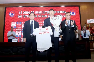 Triết lý bóng đá chiến thắng của HLV Kim Sang-sik và lời dặn của HLV Park Hang-seo