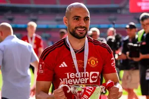 Amrabat nói về việc ký hợp đồng dài hạn với MU