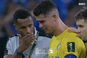 Ronaldo suy sụp, Neymar ăn mừng