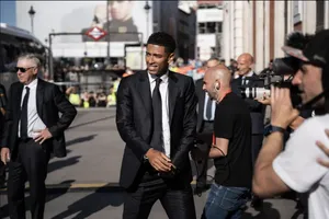 Southgate ra chỉ lệnh cho Bellingham trong lễ diễu hành của Real Madrid