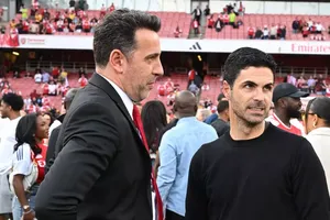 Arsenal được yêu cầu ký hợp đồng miễn phí với Rashford và Varane