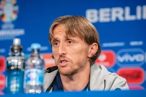 Luka Modric nổi giận đưa ra lời cảnh báo tới tuyển Tây Ban Nha