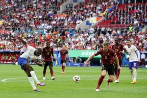 Đội tuyển Pháp vào tứ kết Euro 2024 nhờ tình huống phản lưới nhà