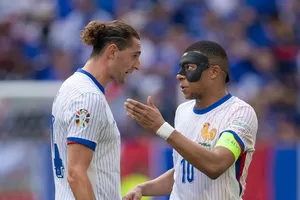 Nội bộ tuyển Pháp xung đột trước bán kết Euro 2024, Rabiot chỉ trích Mbappe
