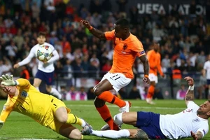 Anh - Hà Lan: Tam sư không thể may mắn mãi