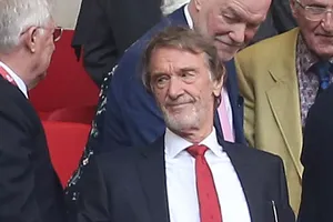 MU bán tháo 8 siêu sao