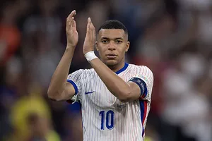 Mbappe làm sập trang web của Real Madrid