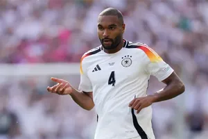 Chuyển nhượng MU: 1 người đến, 1 người đi và cuộc tranh giành với Bayern Munich