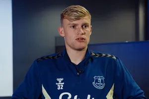 Branthwaite ép Everton vì MU