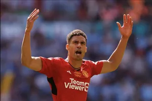 Cựu sao MU Varane bất ngờ ký hợp đồng với CLB vô danh