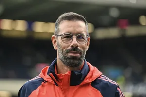 Điều bất ổn ở MU, Nistelrooy thay Ten Hag làm HLV trưởng